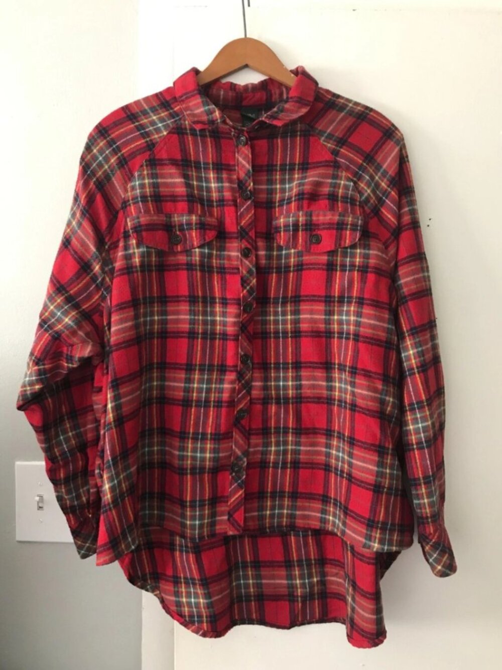 Wild Fable Women's Long Sleeve Red Plaid Button-Down Flannel Shirt Size Medium